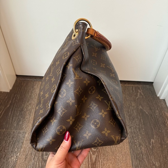 Louis Vuitton Monogram Artsy MM Shoulder Bag - Picture 2 of 16
